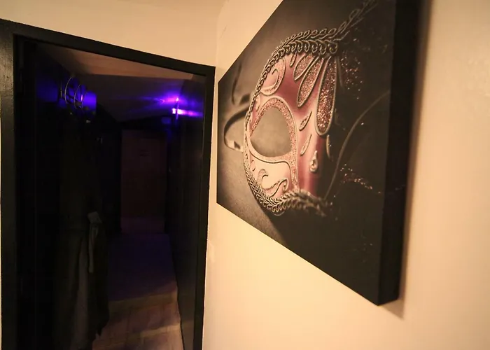 Lover'S Room 48